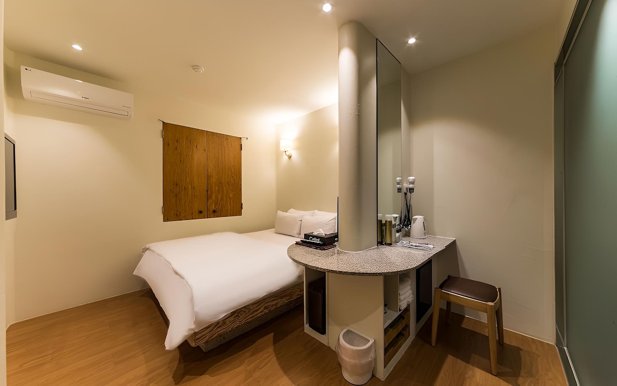 Room (Standard-S) - Photo 7