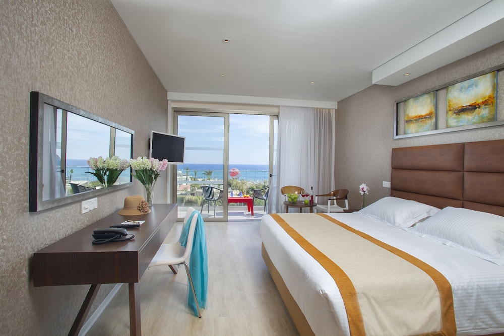 Superior Room, Sea View - Photo 1