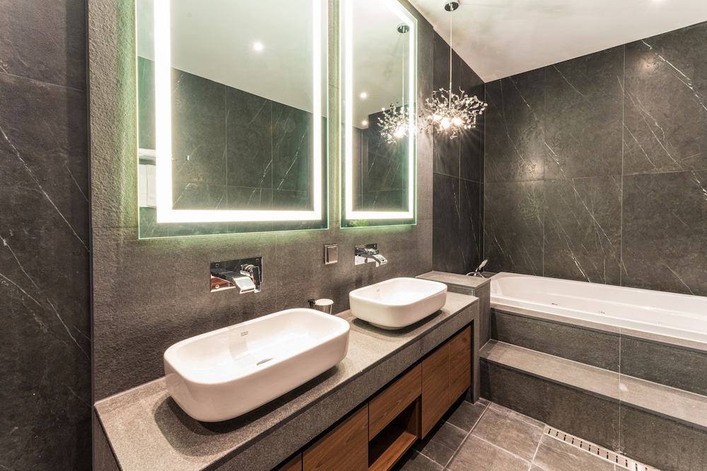 Signature Room - Photo 10