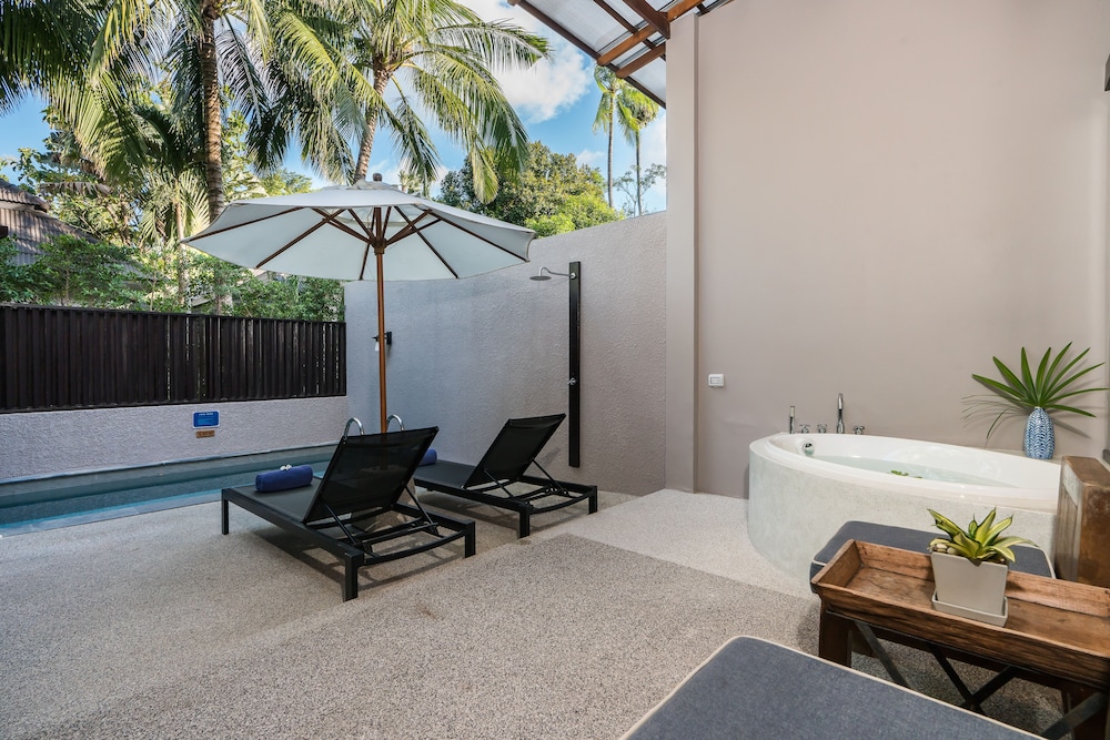 Pool Suite - Photo 6