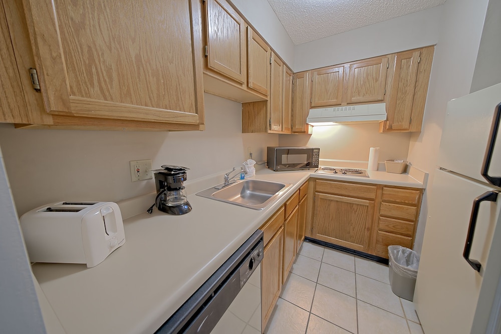 Suite, 1 Bedroom - Photo 2