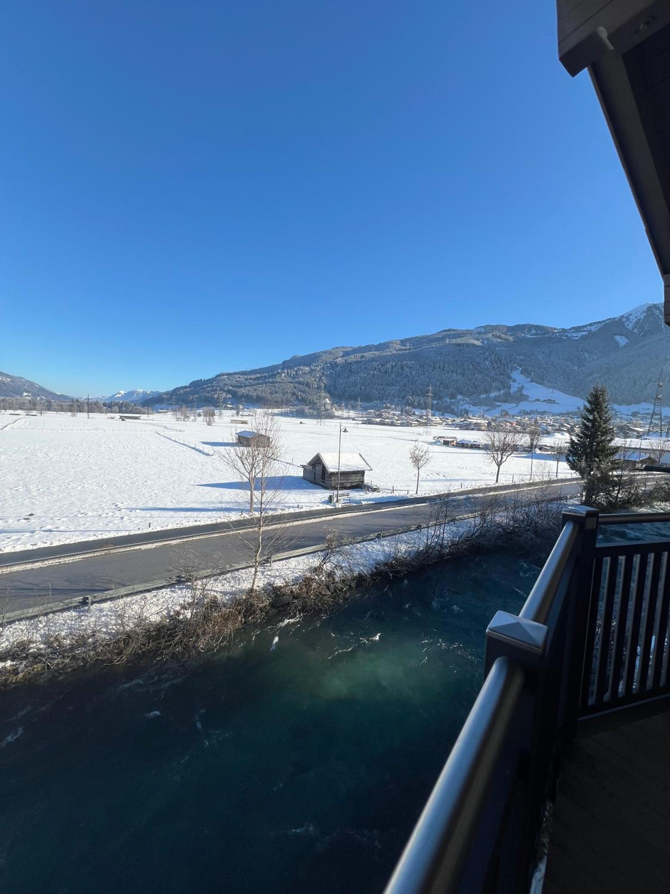 Two-Bedroom Apartment with Balcony photo 2