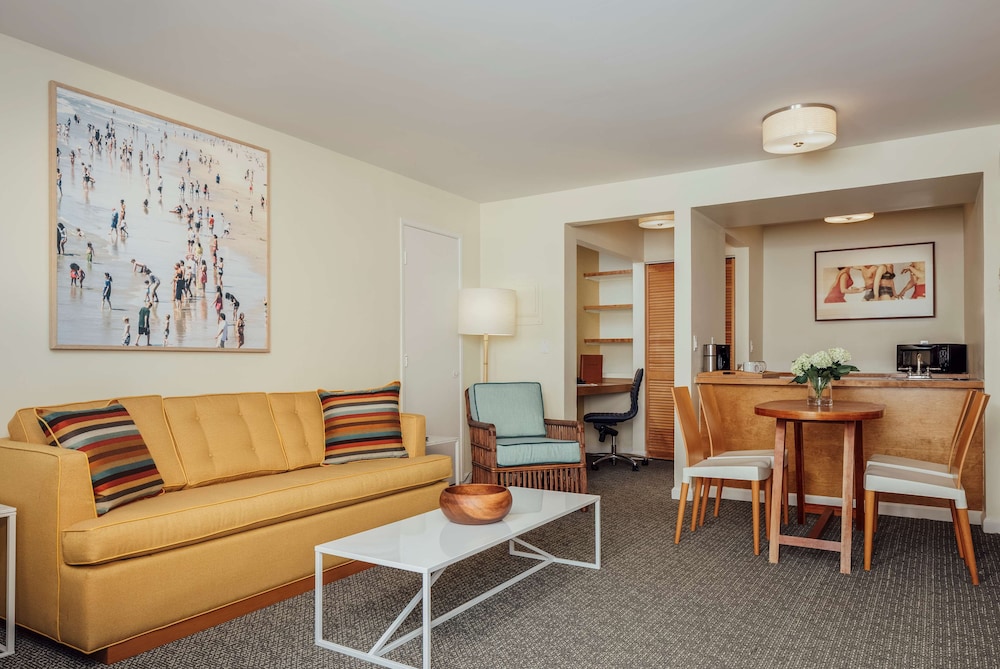 Basic Suite, 1 Bedroom (1 King Bed & 1 Sofa Bed) - Photo 1