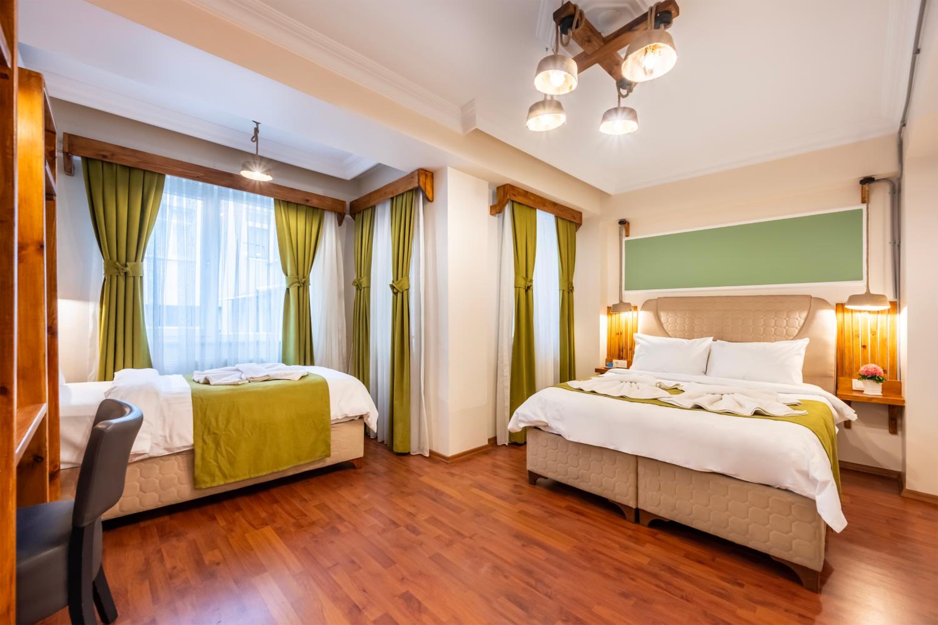 Three-Bedroom Apartment with Jacuzzi photo 2