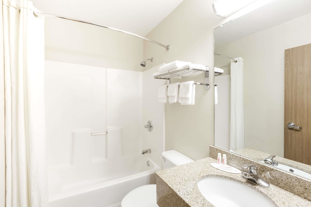 Studio Suite, Multiple Beds, Non Smoking - Photo 3