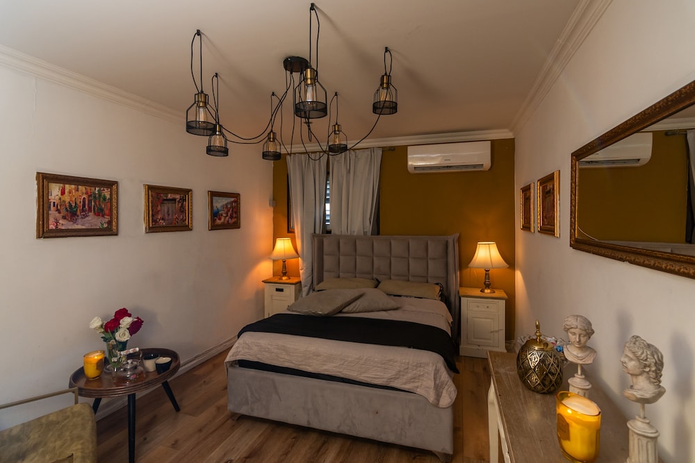 Basic Suite, City View