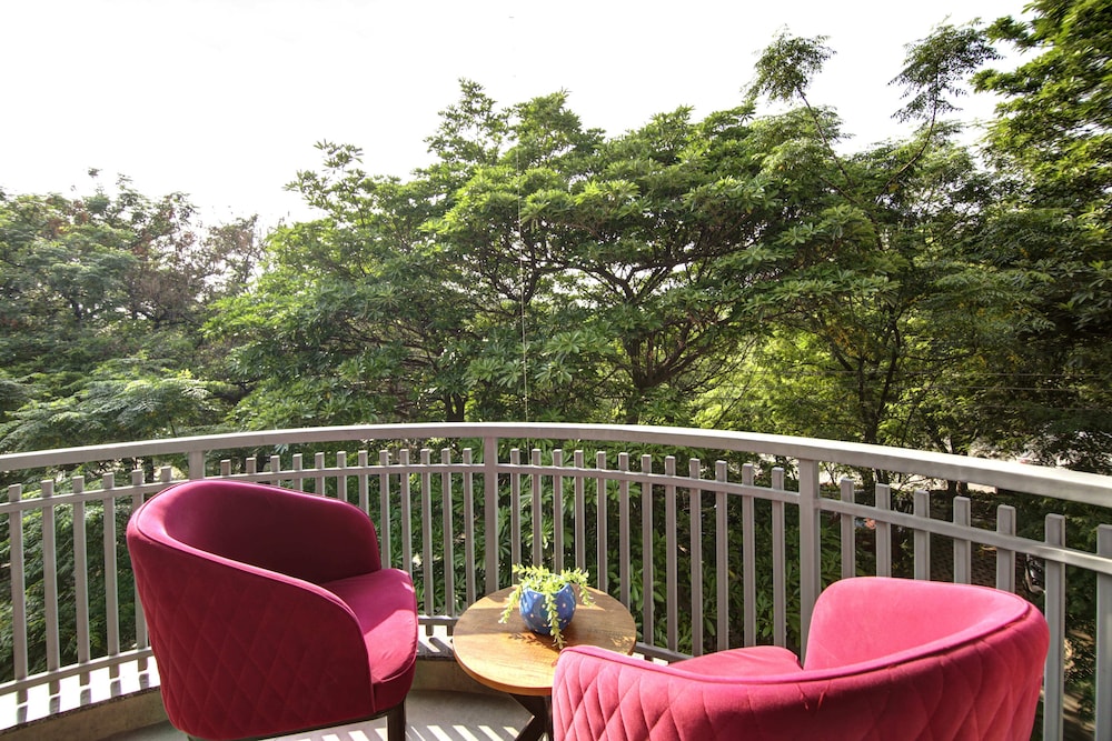 Superior Room with Balcony - Photo 2
