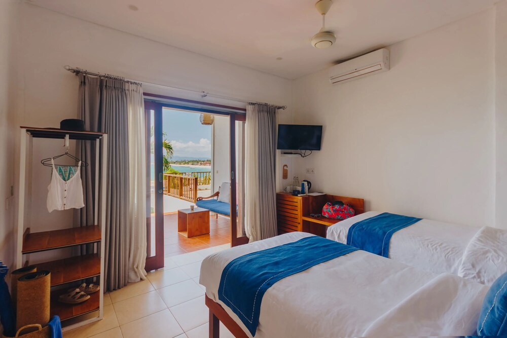 Standard Twin Room, Patio, Partial Ocean View