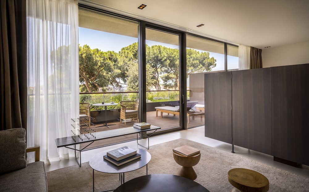 Grand Room, Marina View