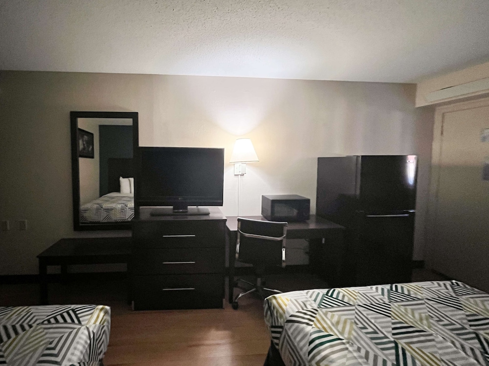 Standard Room, 2 Double Beds, Accessible, Non Smoking photo 1