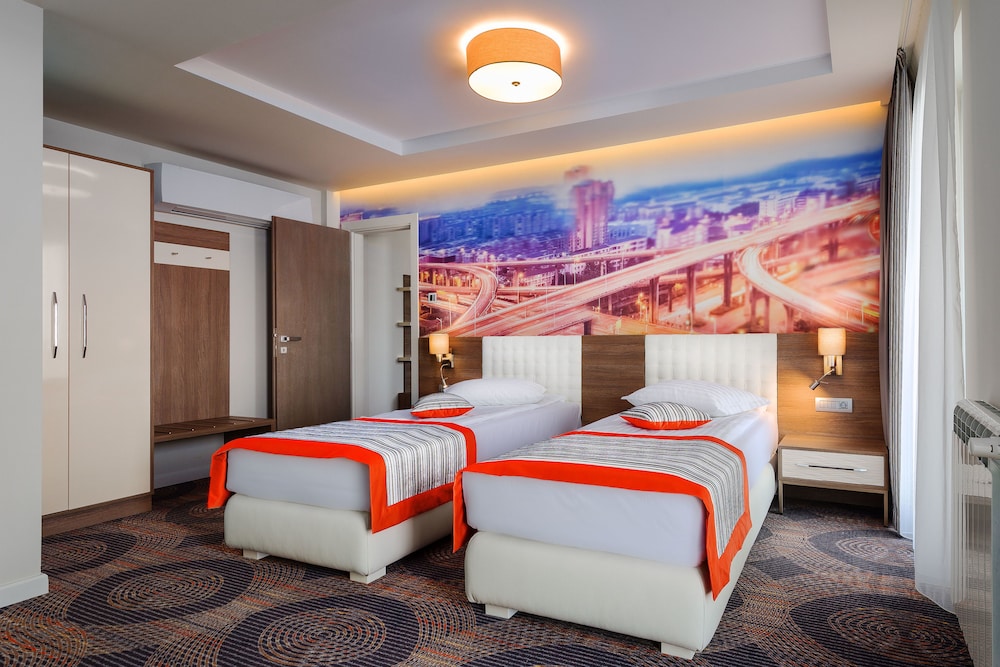 Standard Apartment, Multiple Beds, Kitchenette