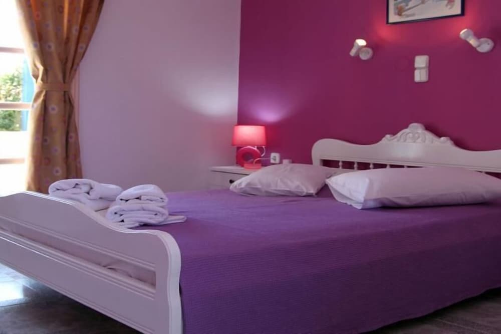 Standard Double or Twin Room - Photo 9