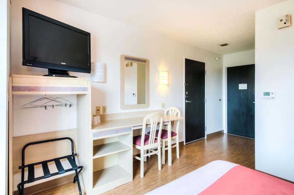 Deluxe Room, 1 Queen Bed, Accessible, Non Smoking photo 2
