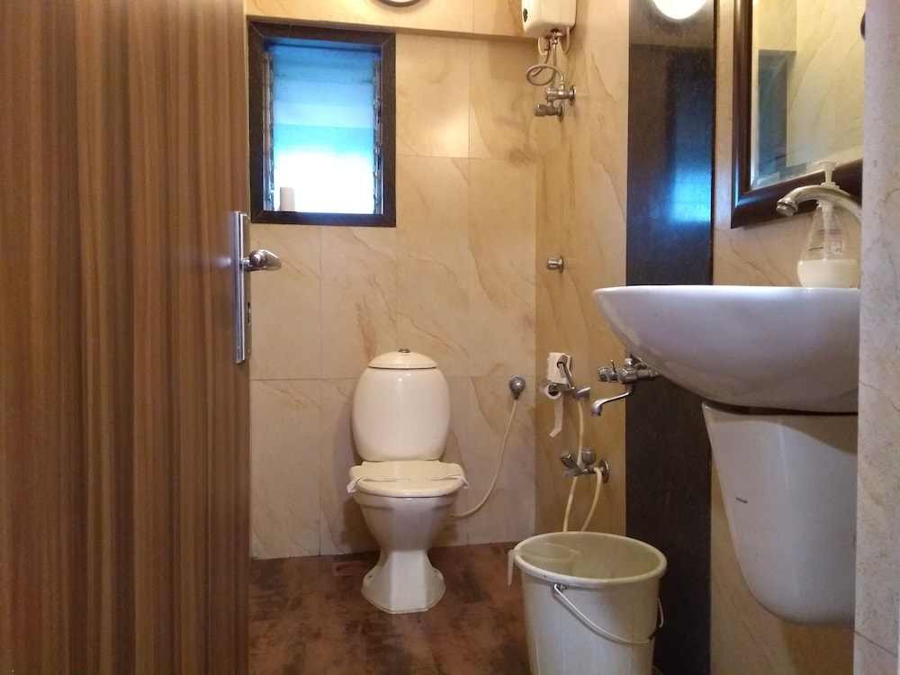Room - Photo 15