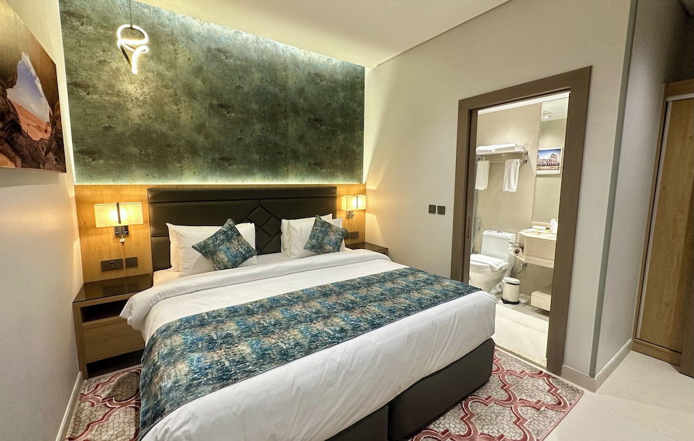 Deluxe Apartment, 3 Bedrooms - Photo 2