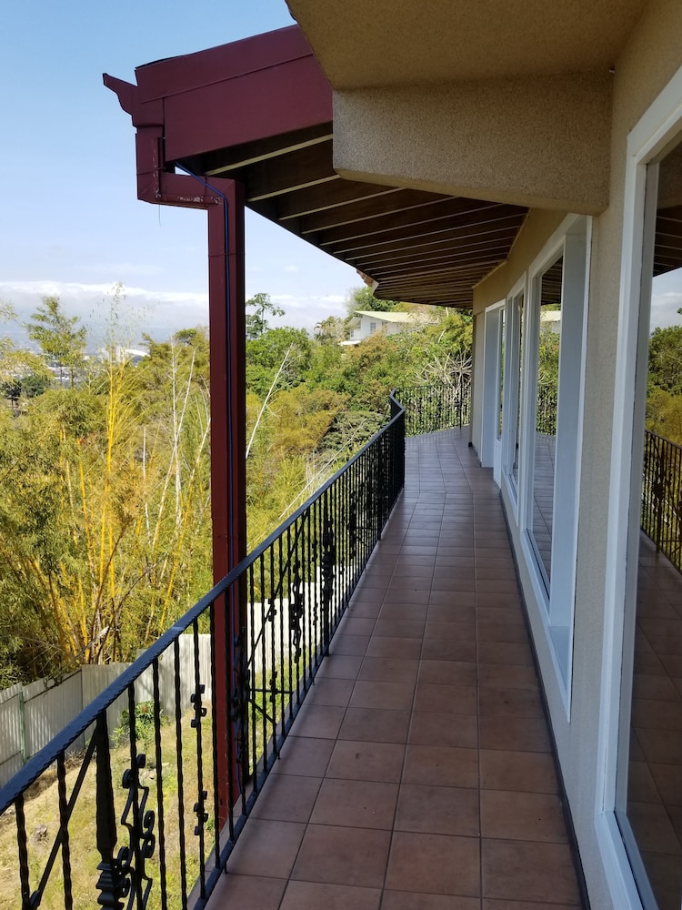 Suite Estudio Deluxe, Múltiples Camas, Vista a la Ciudad, Lado de la Montaña