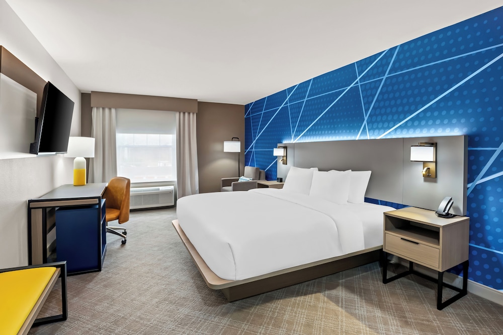 Suite, 1 King Bed, Non Smoking photo 2