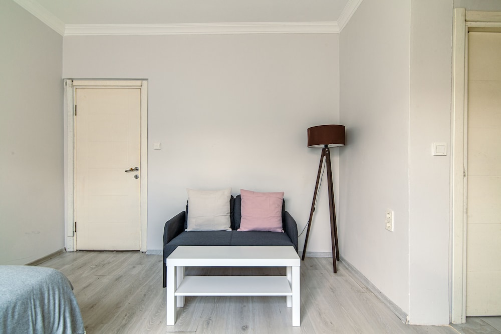 Basic Apartment photo 3