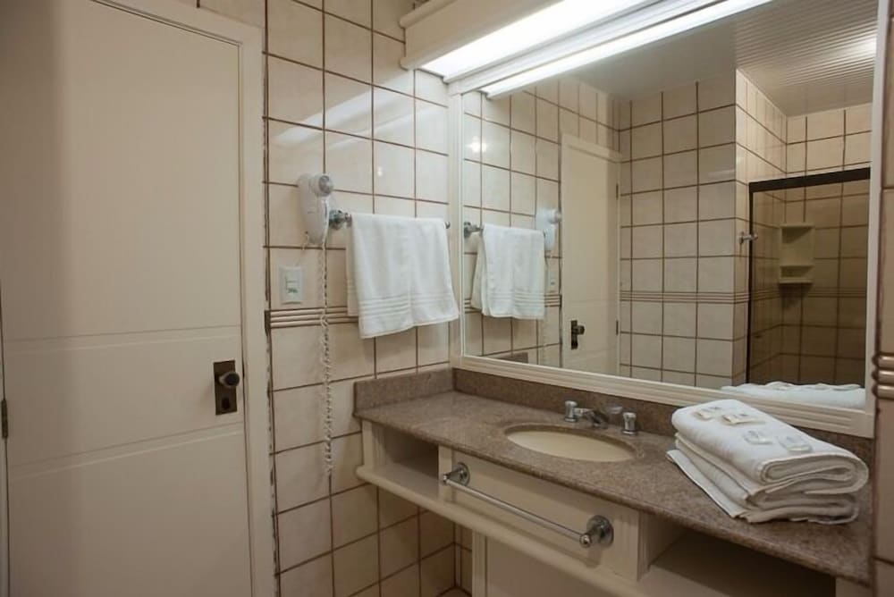 Deluxe Triple Room, City View photo 2