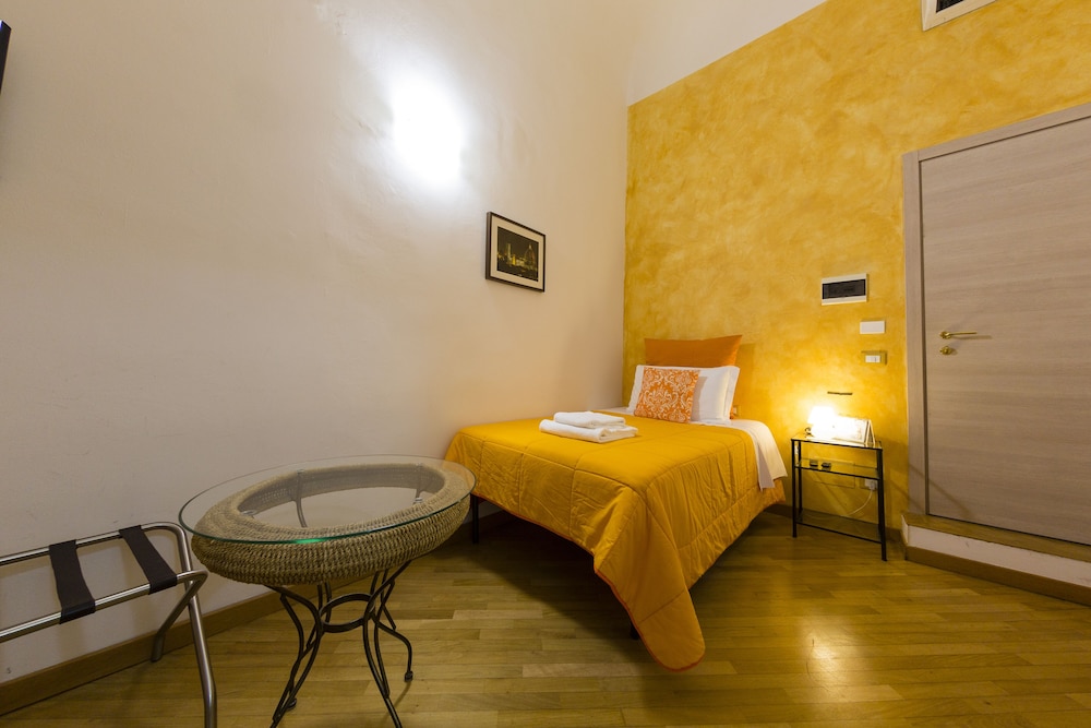 Standard Single Room, 1 Large Twin Bed, Non Smoking, Private Bathroom photo 1