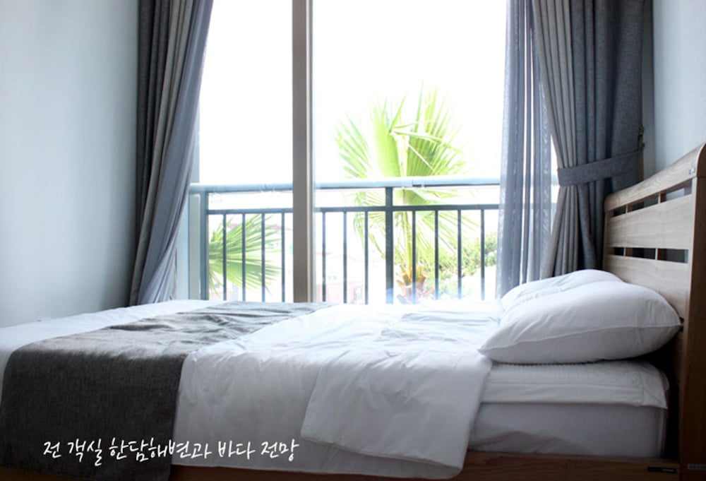 Family Room (Separate bedroom and living room) photo 1