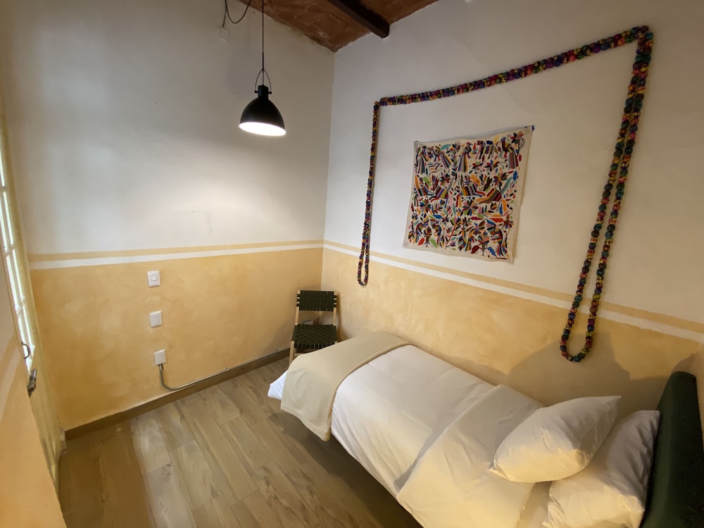 Single Room, Shared Bathroom photo 2