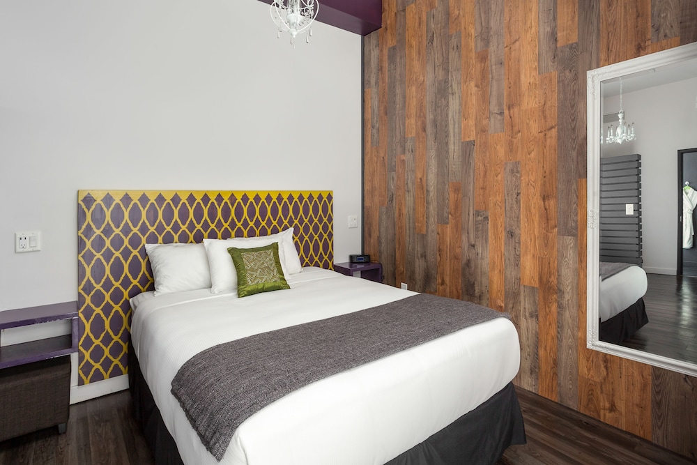 Marvelous Room, Studio Suite, Queen Bed, Courtyard View photo 2