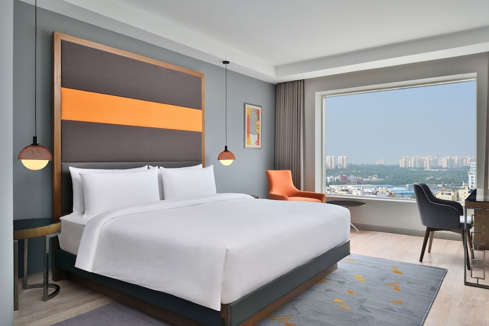 Club Room, 1 King Bed, Non Smoking - Photo 1