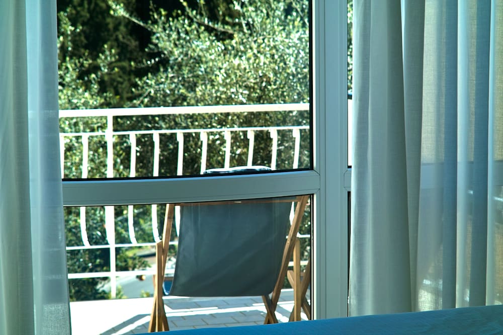 Premium Double Room, Terrace, Partial Sea View