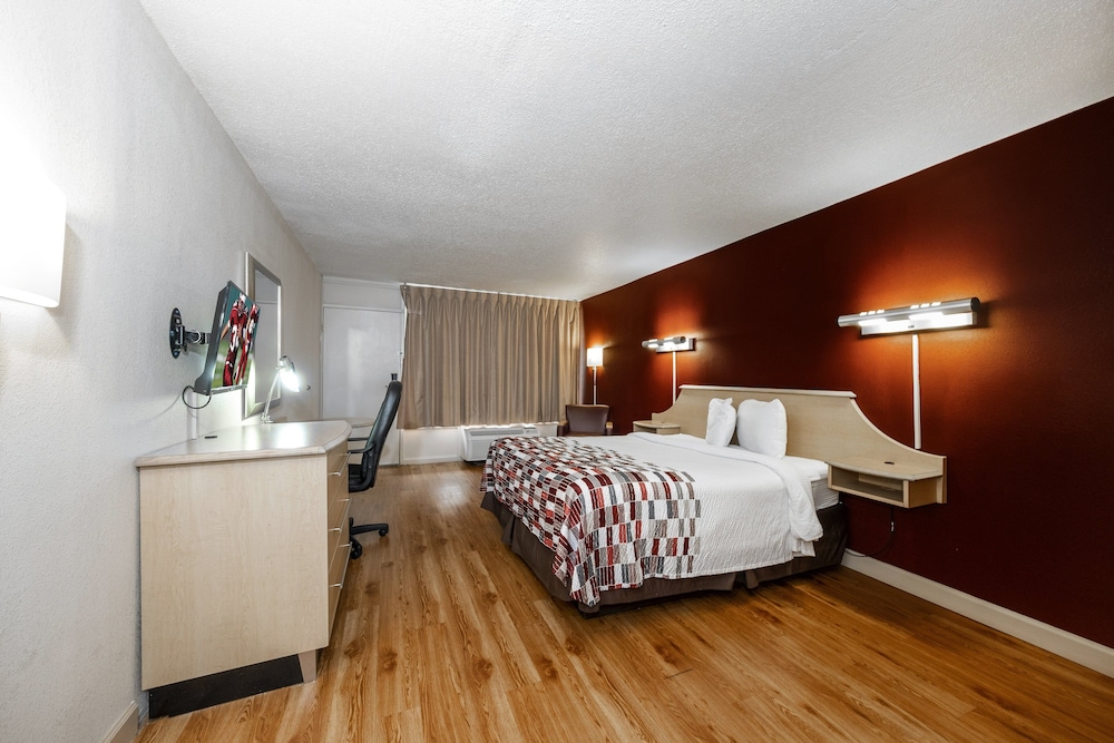 Standard Room, 1 Queen Bed, Non Smoking photo 2