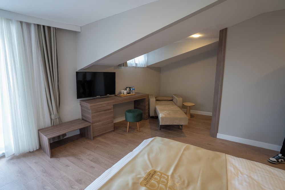 Deluxe Triple Room, Non Smoking, Valley View photo 2