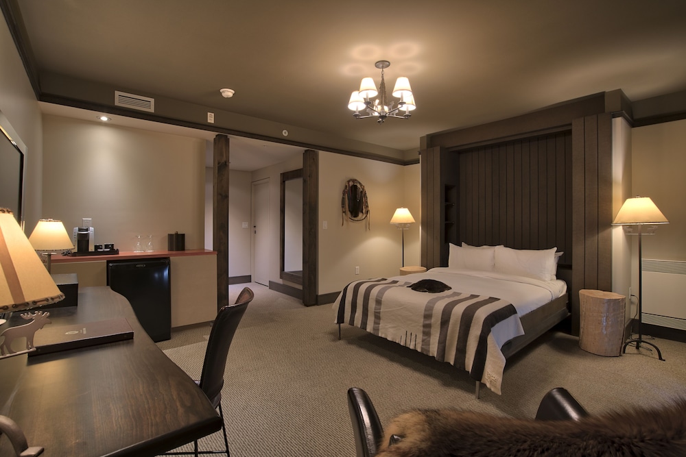 Superior Room, 1 Queen Bed photo 2