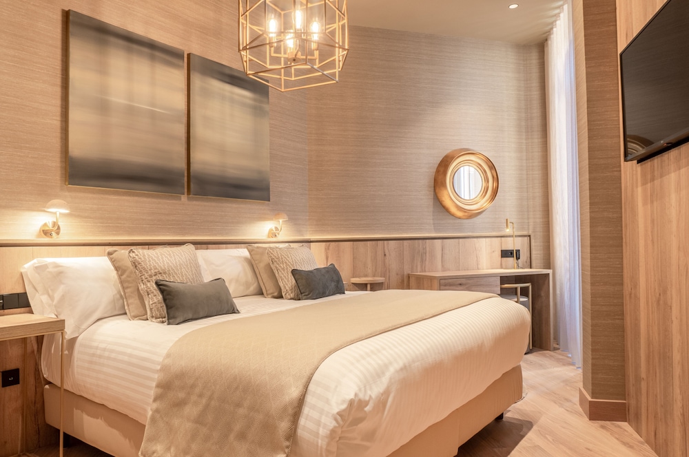 Premium Double Room, Balcony, City View photo 3