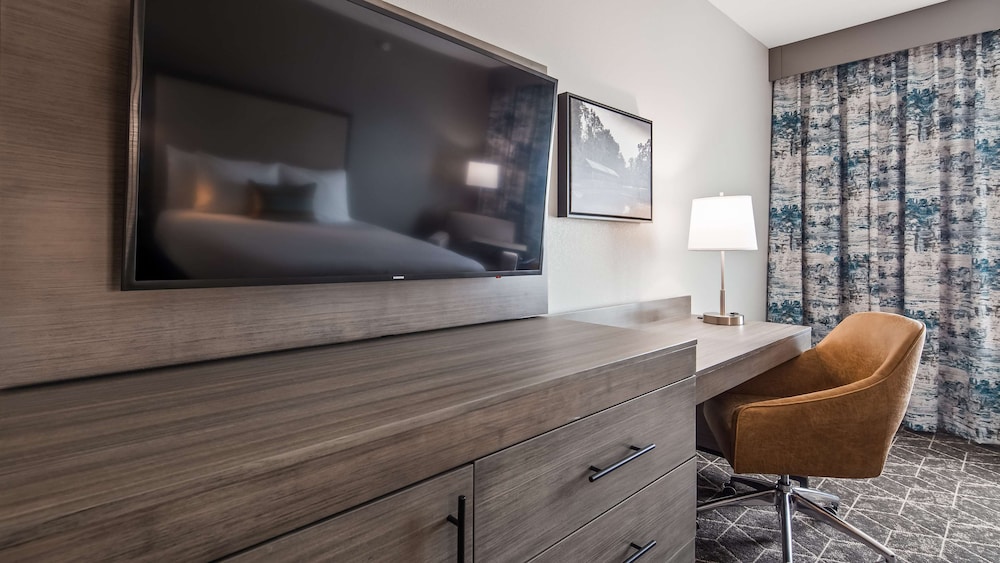 Suite, 2 Queen Beds, Non Smoking, Refrigerator & Microwave (with Sofabed) - Photo 1