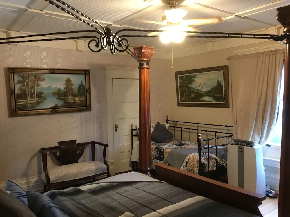 Honeymoon Suite, 1 King Bed with Sofa bed, Non Smoking, Garden View photo 1