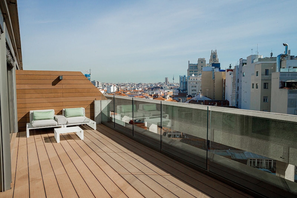 City Apartment, 1 Bedroom, Terrace, City View - Photo 3