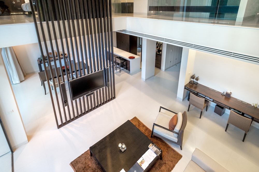 1 Bedroom Duplex Loft - Photo 2