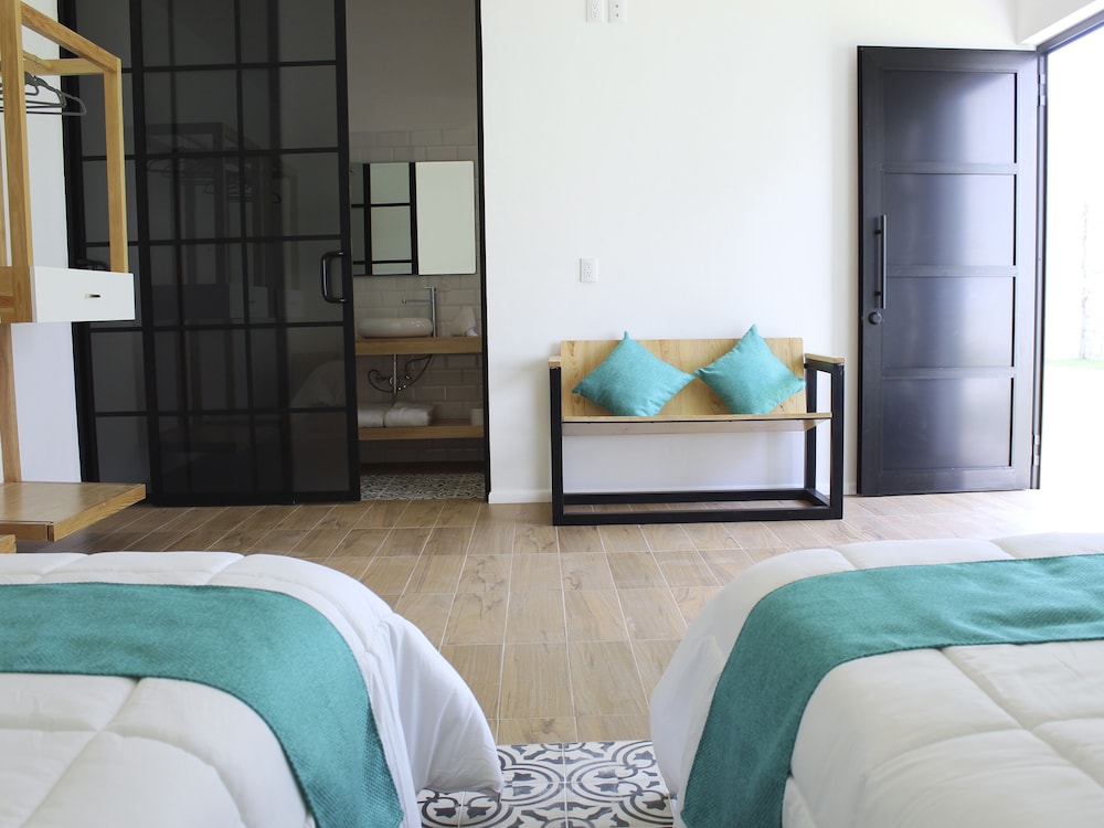 Design Quadruple Room, 2 Queen Beds, Garden View photo 1