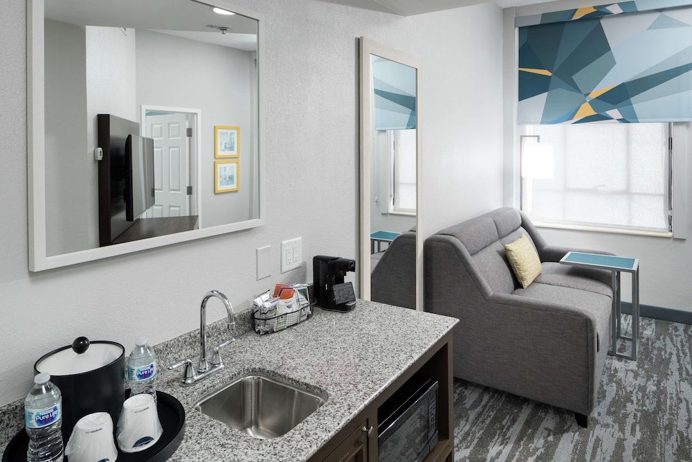 Suite, 1 King Bed, Accessible, Non Smoking - Photo 10