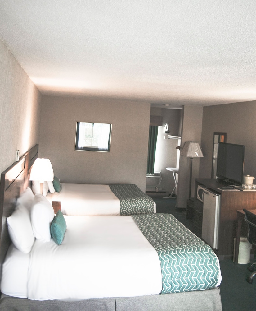 Room, 2 Queen Beds, Non Smoking - Photo 1