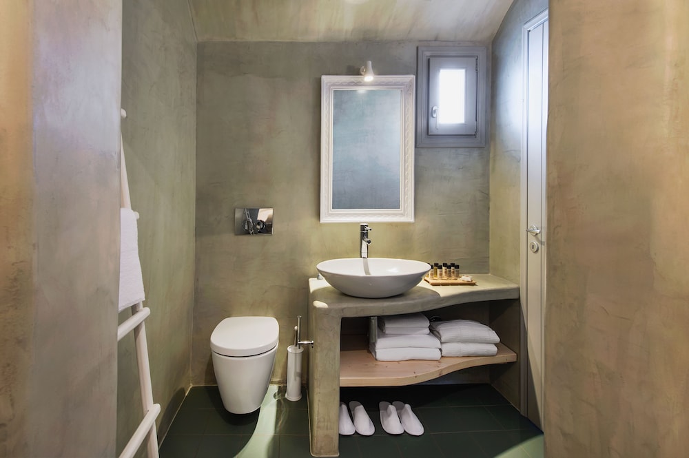 Junior Suite outdoor Tub (Caldera View) photo 3