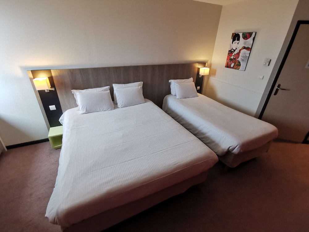 Standard Room, Multiple Beds - Photo 3