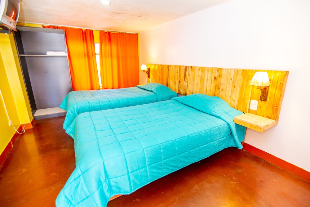 Double Room, 2 Twin Beds, Shared Bathroom photo 1
