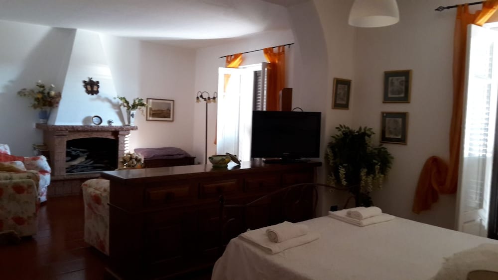 Family Room, Balcony photo 3
