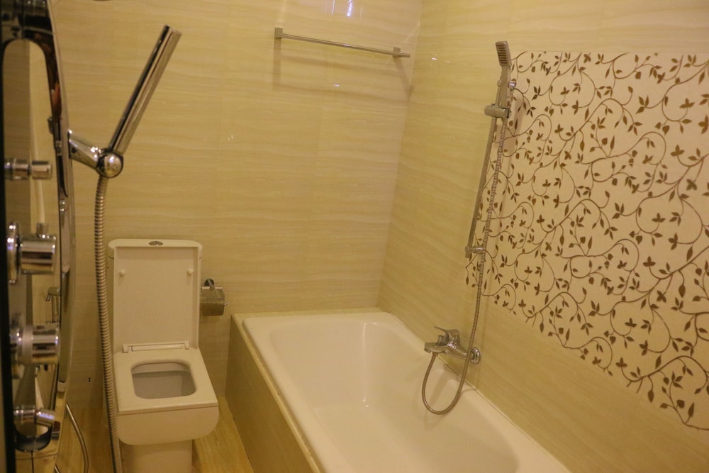Family Room, 2 Bedrooms, Private Bathroom photo 2