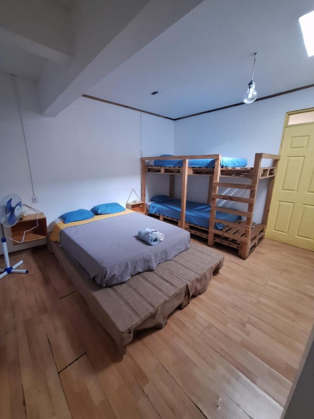 Economy Triple Room with Shared Bathroom photo 1