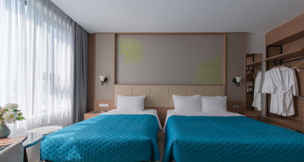Superior Triple Room, City View - Photo 6