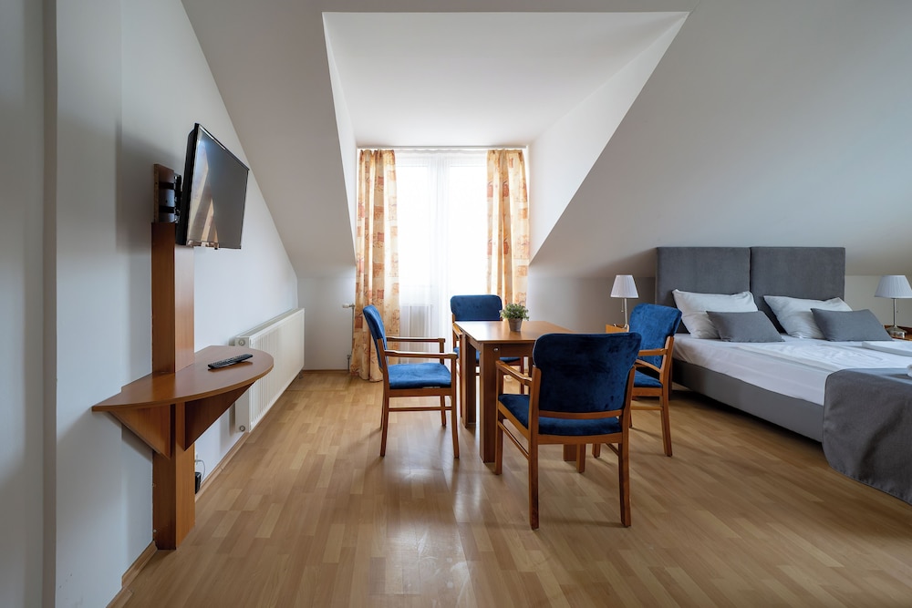 Classic Apartment photo 3