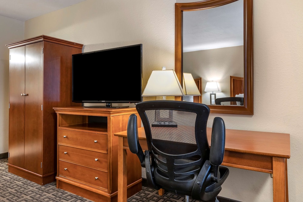 Standard Room, 2 Queen Beds, Refrigerator & Microwave, Courtyard Area (Oversized Room) photo 3