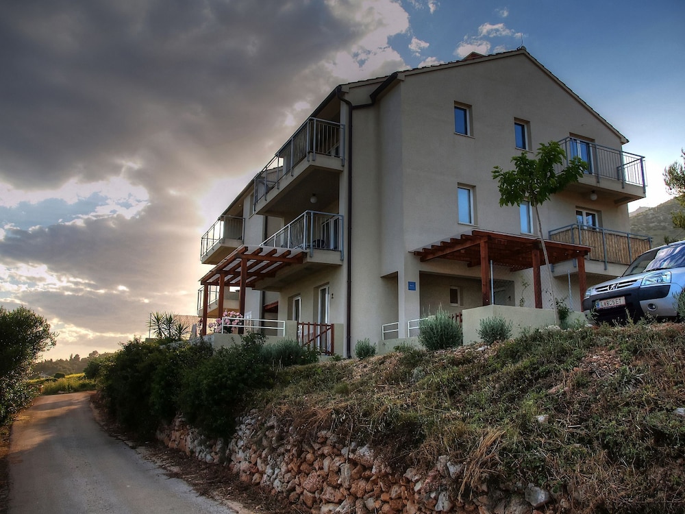 Apartment (Jela - terrace and sea view - A1(4+2)) photo 2
